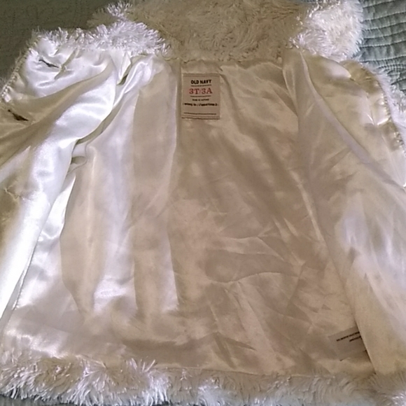 Old Navy Fluffy White Jacket 3T - Picture 2 of 6